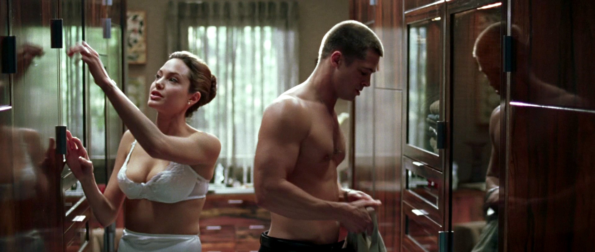 1920px x 816px - Visual Domination: Angelina Jolie's Sexual Power in Mr and Mrs. Smith â€“  Loser City